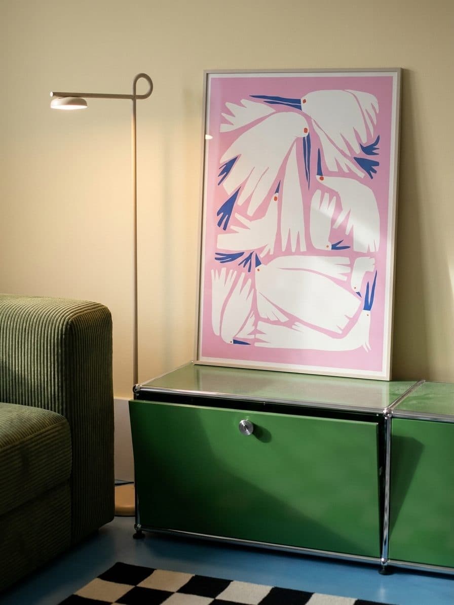 birdie pink styled in a room scene